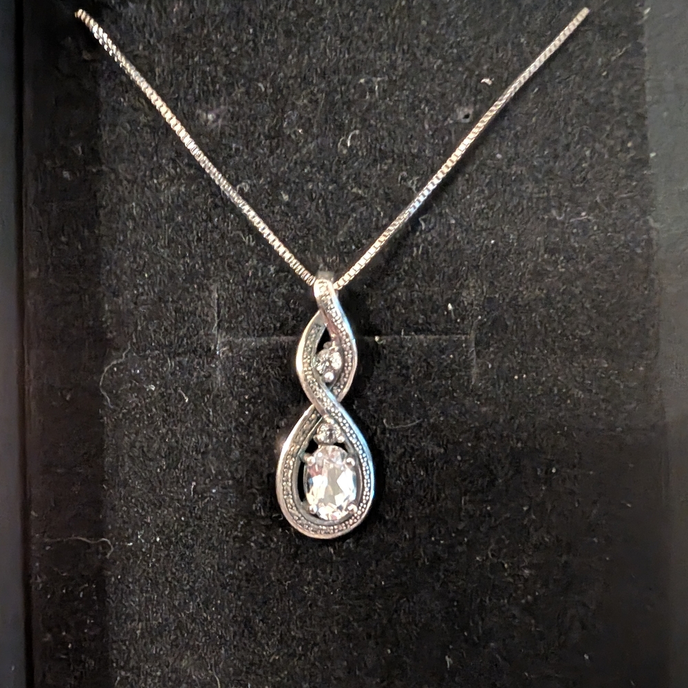 Elegant Silver Pendant Necklace